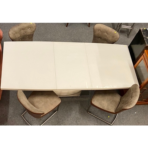 99 - Modern extending Italian style design dining table and four plush dining chairs. Table total length ... 