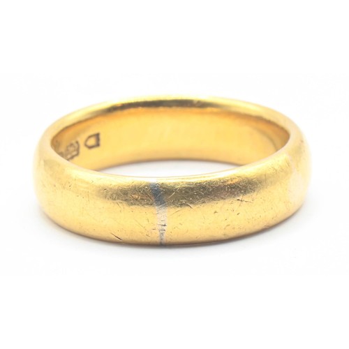 119 - 22ct gold band ring, size Q 1/2, 10 grams