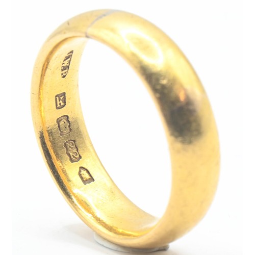 119 - 22ct gold band ring, size Q 1/2, 10 grams