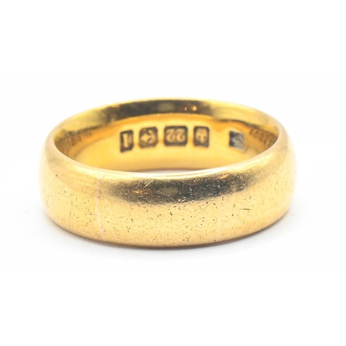 121 - 22ct gold band ring, size M, 10.15 grams