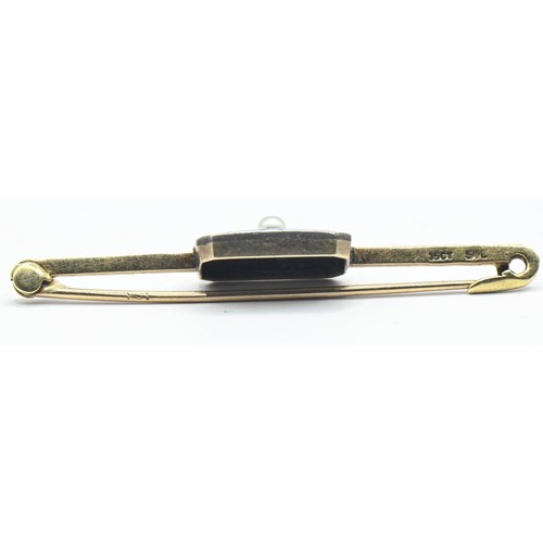 122 - 15ct gold bar brooch with a silver set enamel panel with central pearl. Gross weight 3.84g