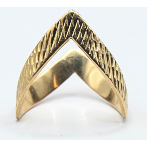 159 - 9ct gold wish bone ring. Size P. Gross weight 2.69g.