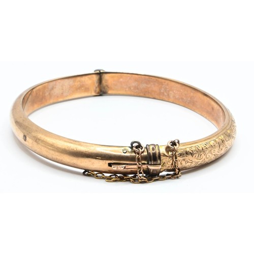 93 - Late Victorian 9ct gold hinged bangle, engraved scroll decoration to the front, hallmarked Chester 1... 