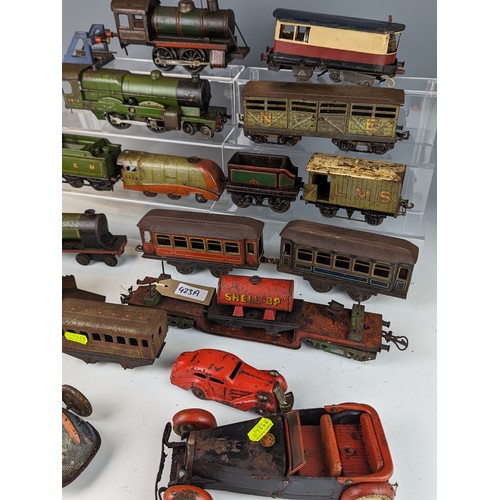 423A - O gauge trains and clock work cars, including 4 Engines, 3 cars inc The Bluebird, rolling stock and ... 