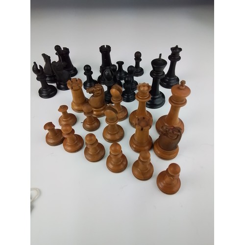 406 - Case of Jaques Staunton weighted chess men in boxwood and ebony, 'Anderson Drop Jaw' knights, circa ... 