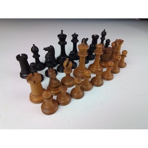 406 - Case of Jaques Staunton weighted chess men in boxwood and ebony, 'Anderson Drop Jaw' knights, circa ... 