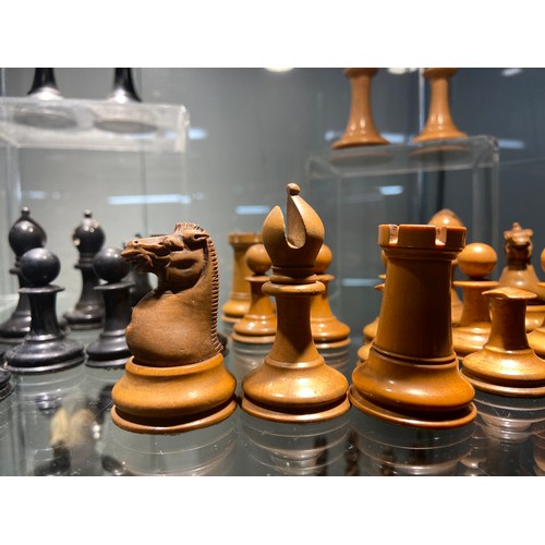 406 - Case of Jaques Staunton weighted chess men in boxwood and ebony, 'Anderson Drop Jaw' knights, circa ... 