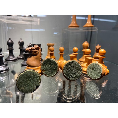 406 - Case of Jaques Staunton weighted chess men in boxwood and ebony, 'Anderson Drop Jaw' knights, circa ... 