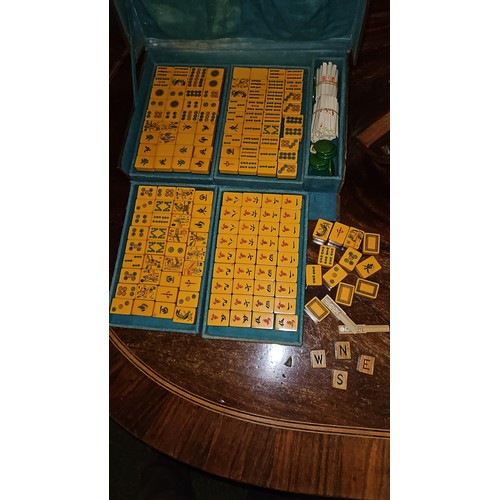 433 - Early C20 Mahjong set in leather case, 156 tiles