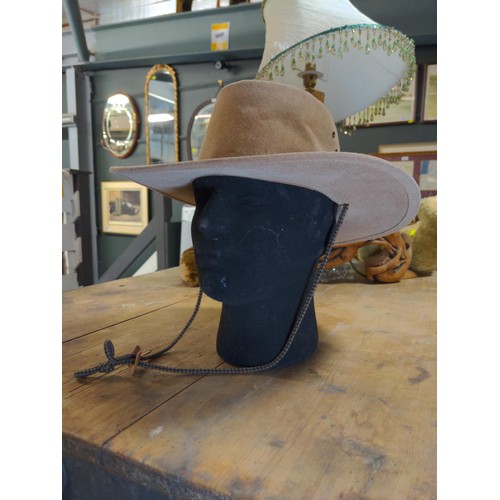 67 - 'Aussie' All rounder hat, size M