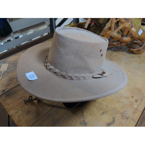 67 - 'Aussie' All rounder hat, size M