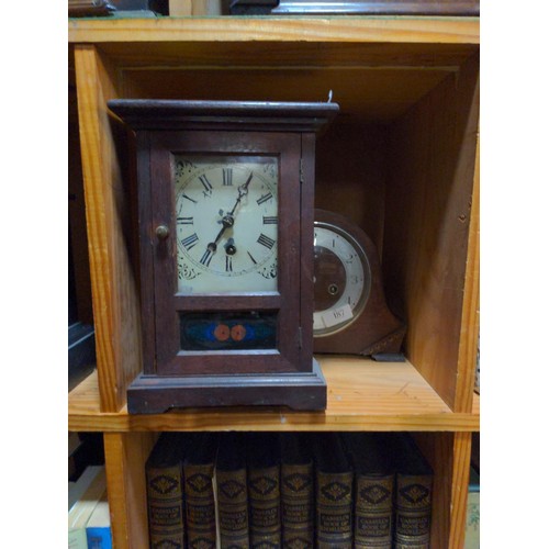 84 - 2 Wooden Mantle clocks including 