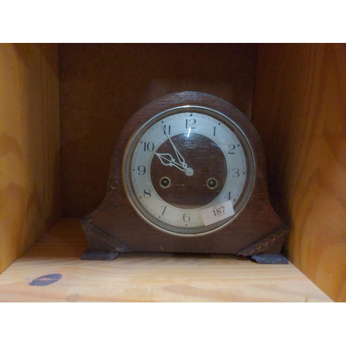 84 - 2 Wooden Mantle clocks including 