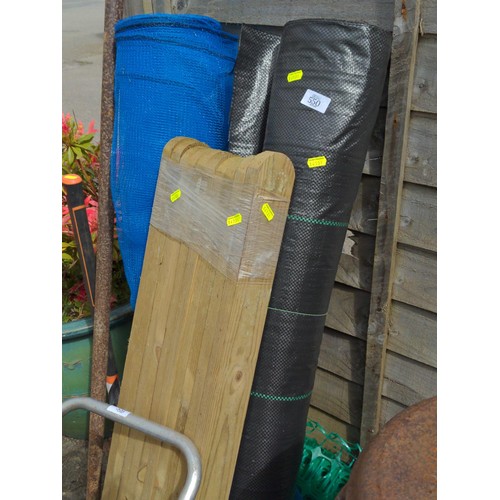 550 - 2 rolls of different netting, weed control, 10 mx wooden posts, sledge hammer & breaker bar