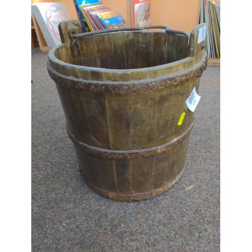 92 - Coopered wooden bucket d.32cm x h.36cm