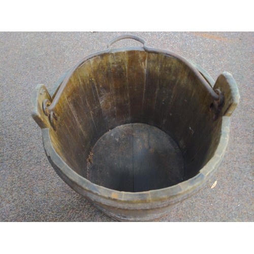 92 - Coopered wooden bucket d.32cm x h.36cm