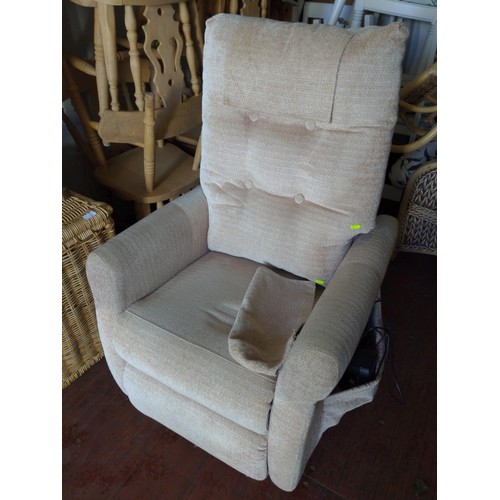 901 - Electric riser recliner, fabric upholstery in good clean condition