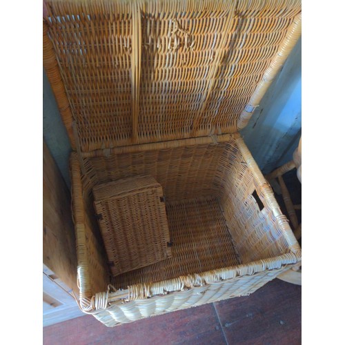 911 - Large wicker storage basket W72 x D55 x H57cm