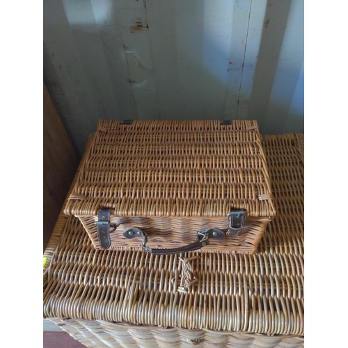 911 - Large wicker storage basket W72 x D55 x H57cm