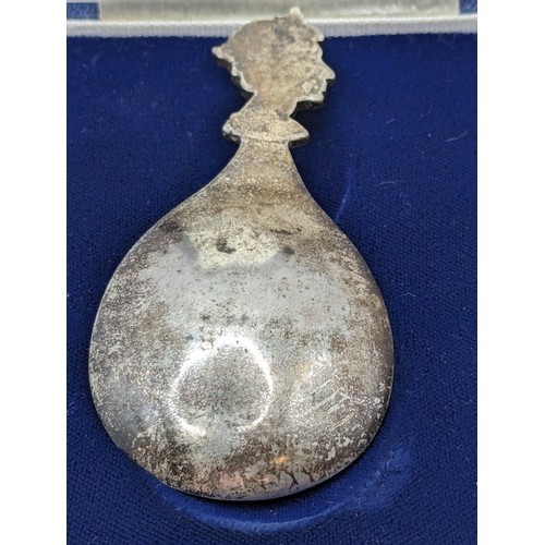 265 - A.E. Webb silver silver jubilee commemorative caddy spoon, Mappin & Webb Ltd., Birmingham 1977, ... 