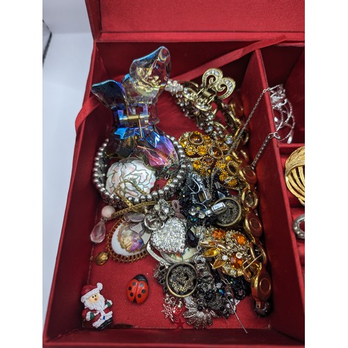 257 - Red box including 0.28 gram scrap 9ct gold, small quantity of silver jewellery including scrap, cost... 