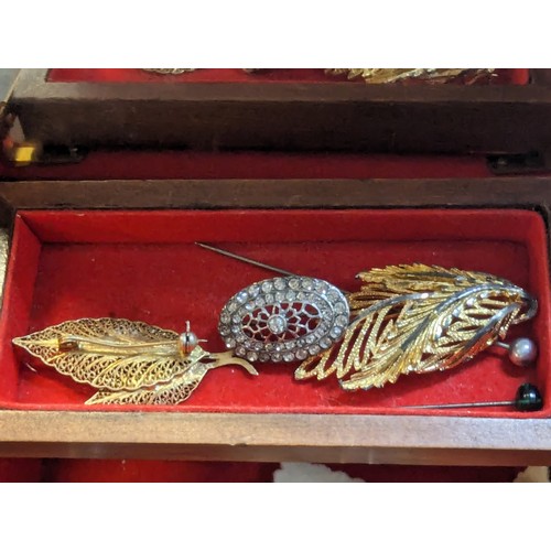 259 - Chinese carved wood jewellery box and contents