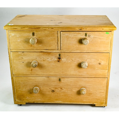 541 - Pine 2 over 2 chest of drawers 94cm by 47cm by 83cm