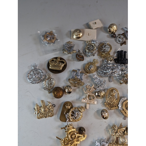 292 - Collection of military badges and buttons