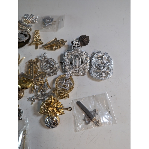 292 - Collection of military badges and buttons