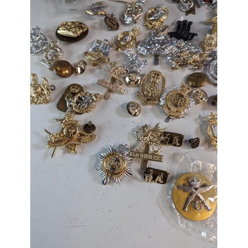 292 - Collection of military badges and buttons