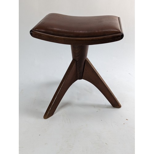 509A - Three legged stool with leather seat 40 x 31 x 46cm