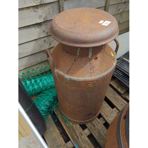 105 - Totnes milk churn with matching lid H69CM X D29CM