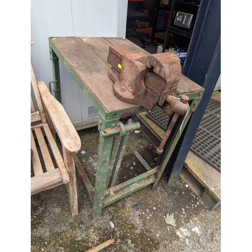 97 - Work bench with Record 83 vice W69 x D49 x H81cm (work bench)