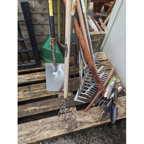 90 - Quantity of long handled tools inc. rakes, spades, forks etc.