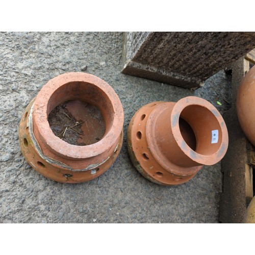 11 - Pair of terracotta chimney cowls dia.27 x ht.19cm