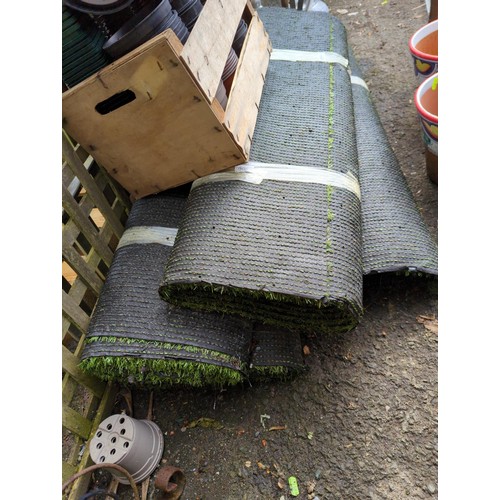 164 - Three rolls of astroturf, unknown length W100cm