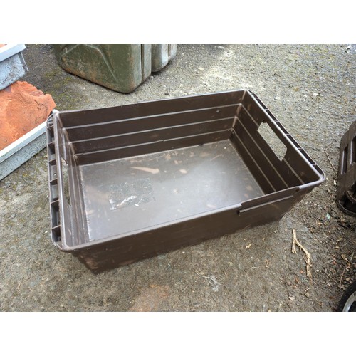 170 - 29 plastic brown stacking crates W51 x D33 x H17cm