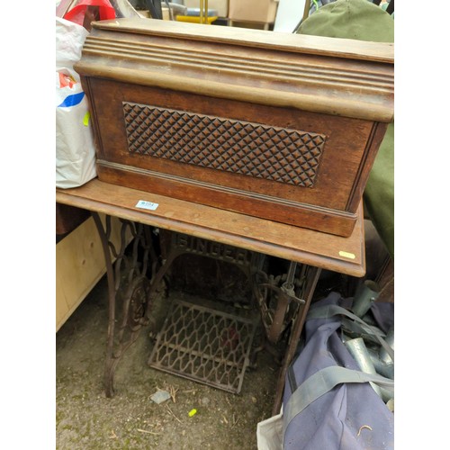 194 - Singer sewing machine on treadle base with some accessories