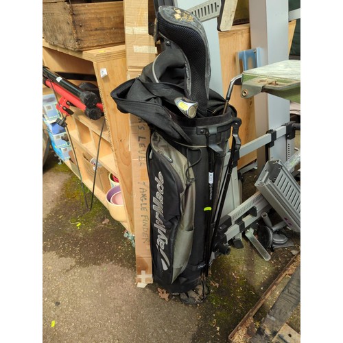 215 - Golf bag with small amount of golf clubs