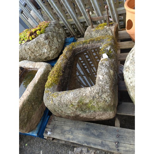 4 - Rectangular granite trough W69 x D44 x H28cmForklift is available on-site for loading, but this must... 