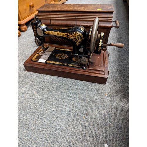 730 - Manual singer sewing machine is case J1563240 stamped to base