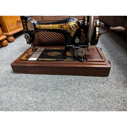 730 - Manual singer sewing machine is case J1563240 stamped to base