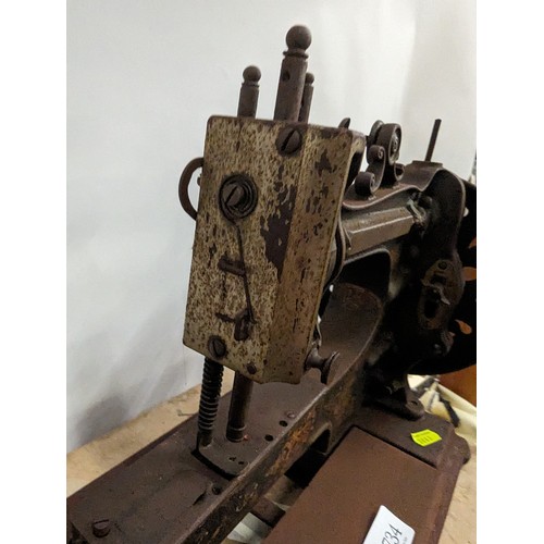 734 - vintage manual sewing machine 