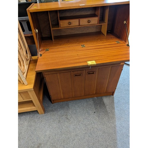 717 - Teak mid century bureau with single drawer. W 84cm x D43cm x H 107cm