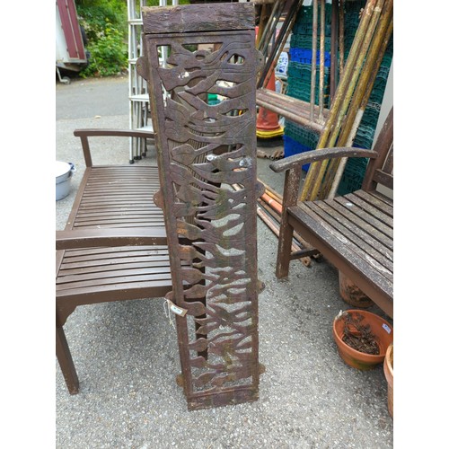 56 - Cast iron garden bench back with tulip design L119cm