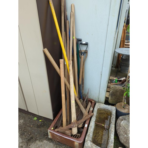 62 - Quantity of garden tools inc. forks, shovels etc.,