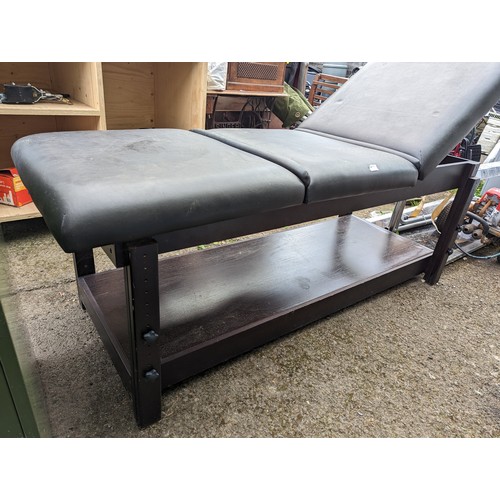 179 - Lotus Massage table W69 x L183cm x H69cm