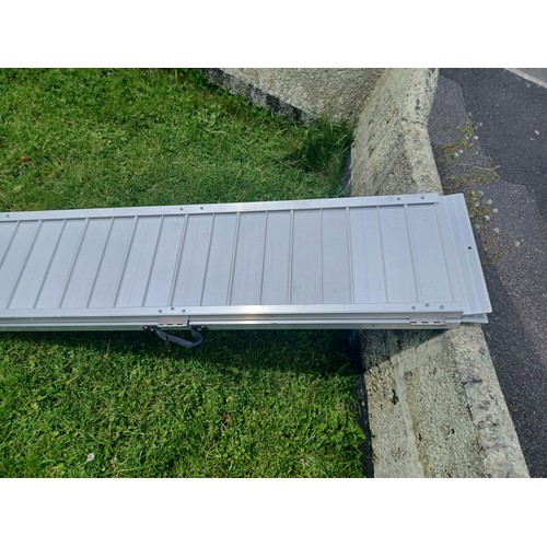 138 - Folding set of scooters/wheelchair ramps  L152cm