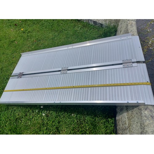 138 - Folding set of scooters/wheelchair ramps  L152cm