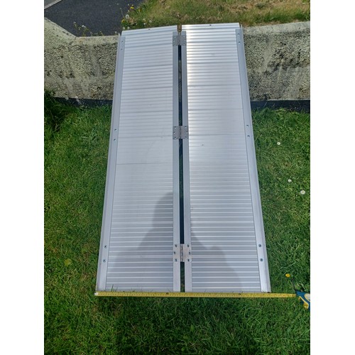 138 - Folding set of scooters/wheelchair ramps  L152cm